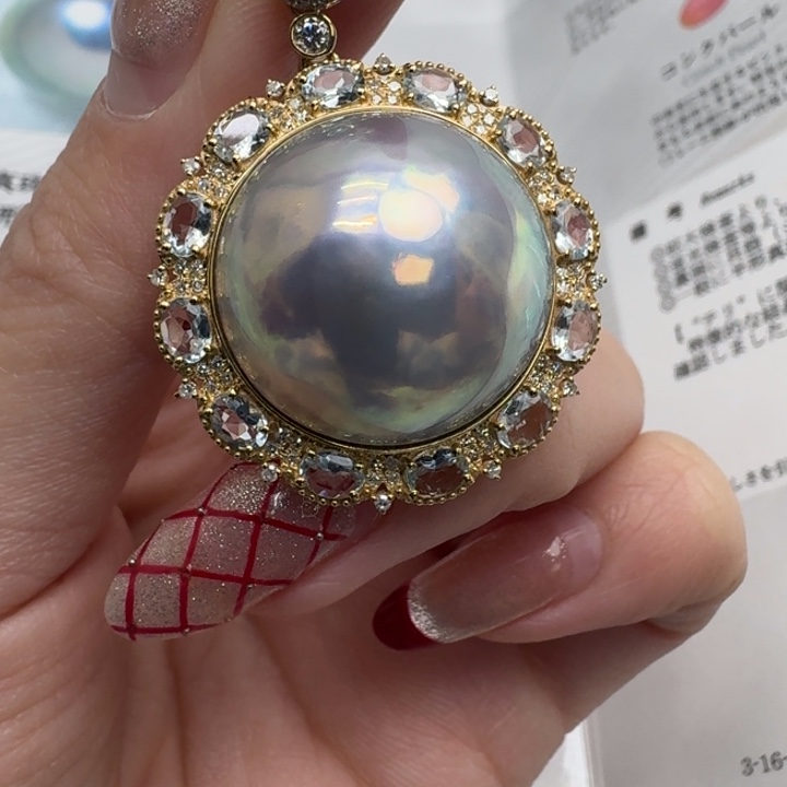 拼合珍珠（马贝珠）颈饰18K金镶嵌