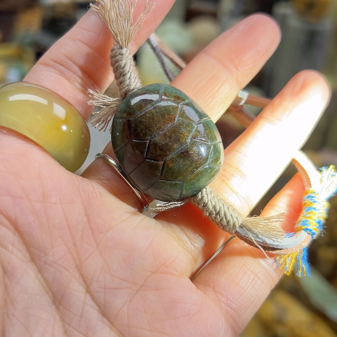 岫岩河磨玉（透闪石质玉）未镶嵌颈饰河磨玉富甲手链