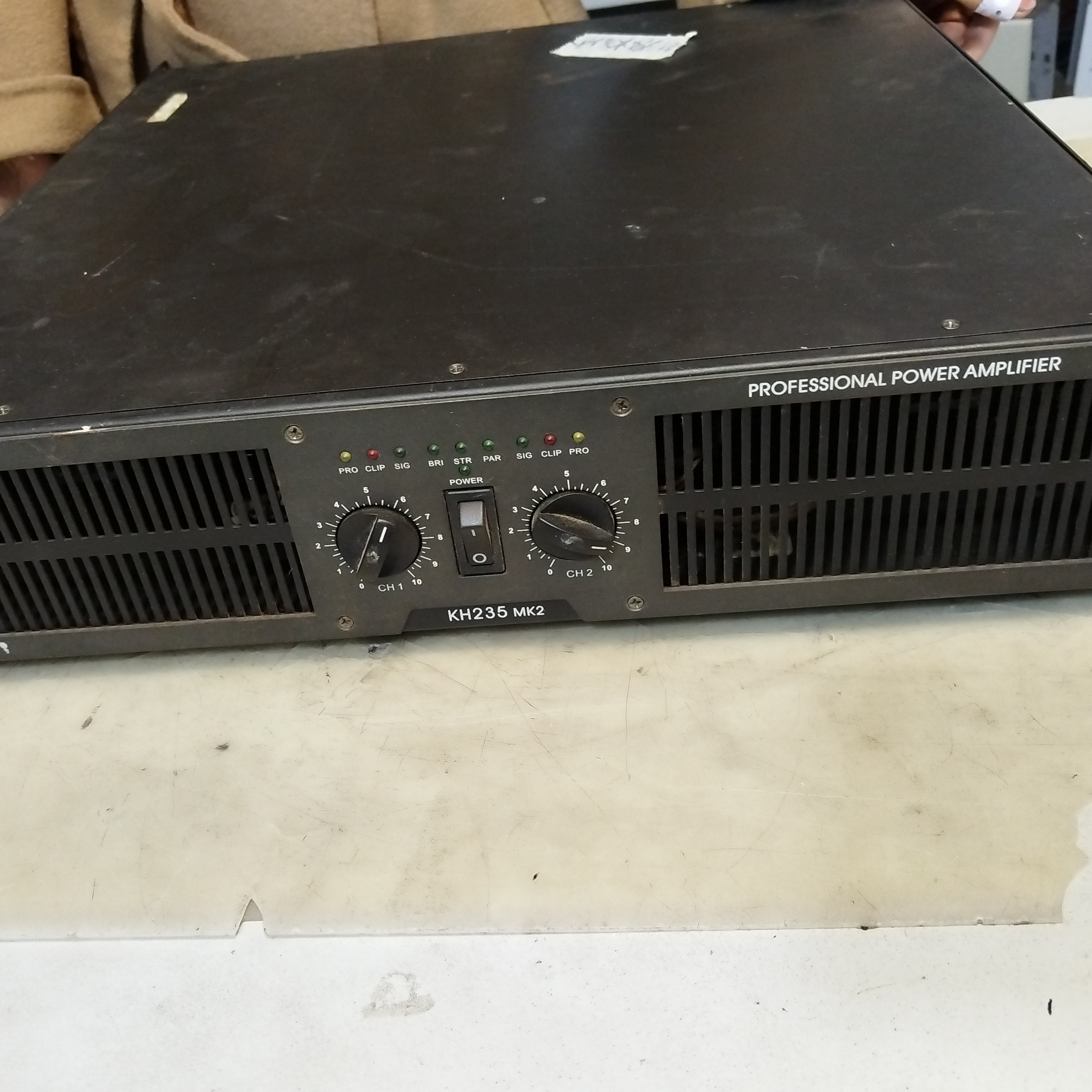 8新  帝后级功放一台，成色如图，不包邮费，不支持七天无理由退货