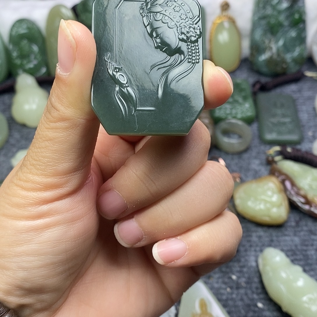 和田玉未镶嵌颈饰