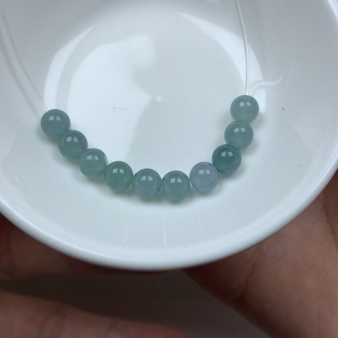 翡翠颈饰未镶嵌卡5.9。10颗。