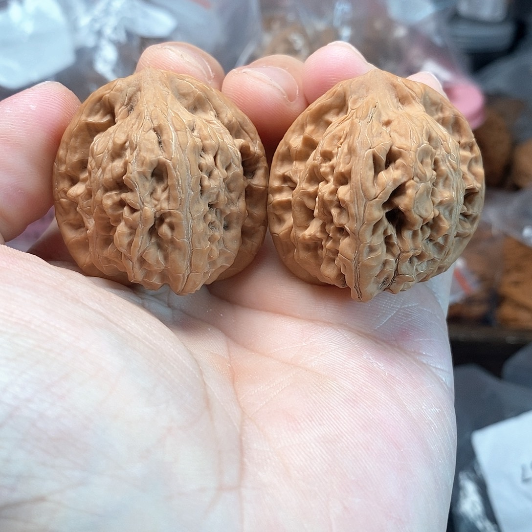 1文玩核桃望月38-374