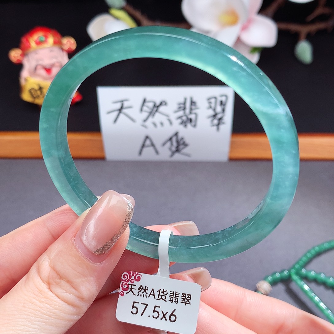翡翠手镯（圆镯）未镶嵌