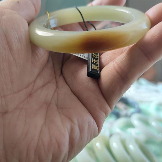 数***)和田玉未镶嵌手镯