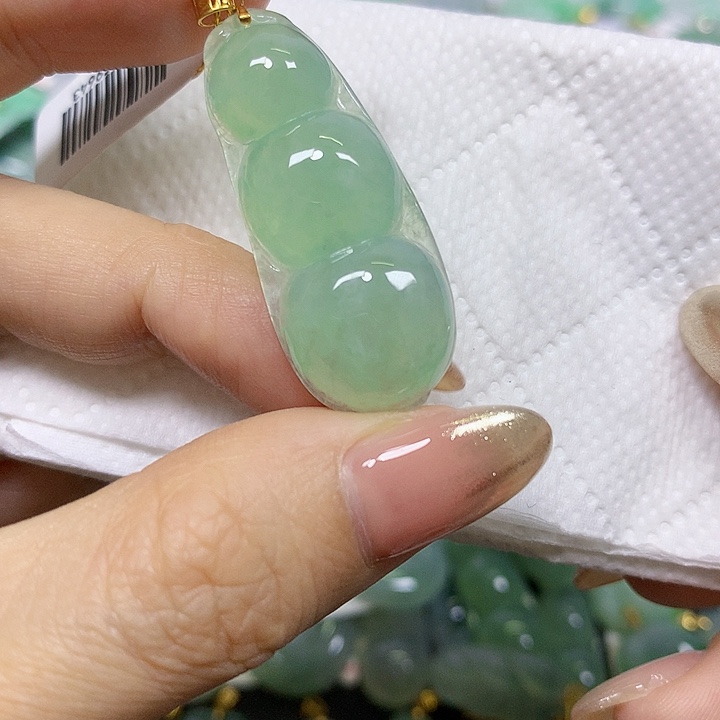 翡翠18K金镶嵌颈饰挂件