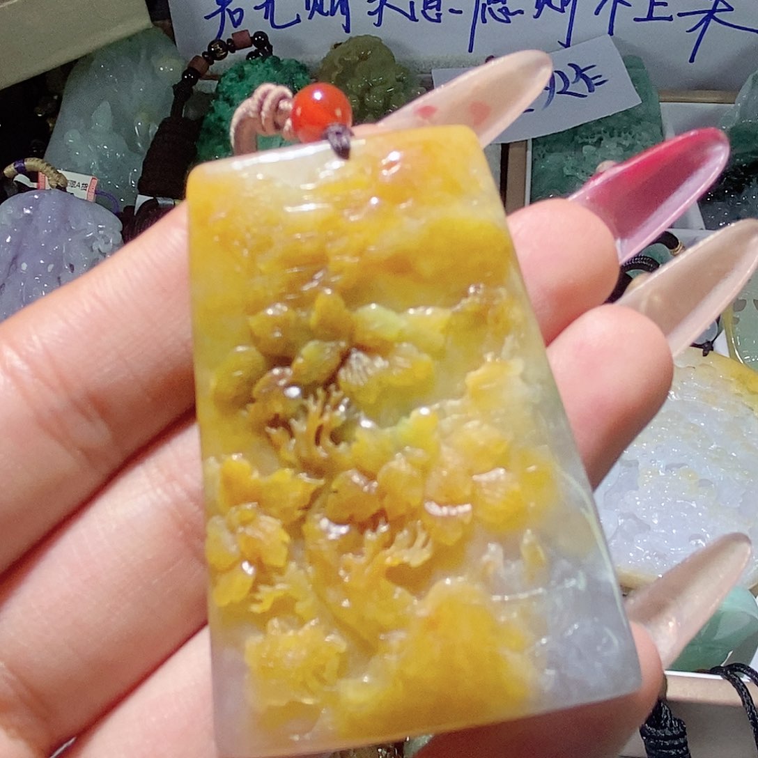 翡翠颈饰未镶嵌翡翠