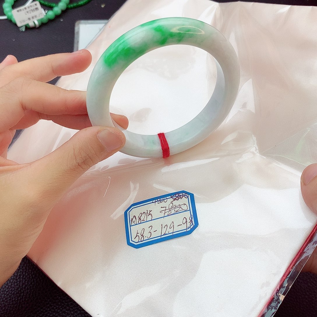 翡翠未镶嵌手镯翡翠