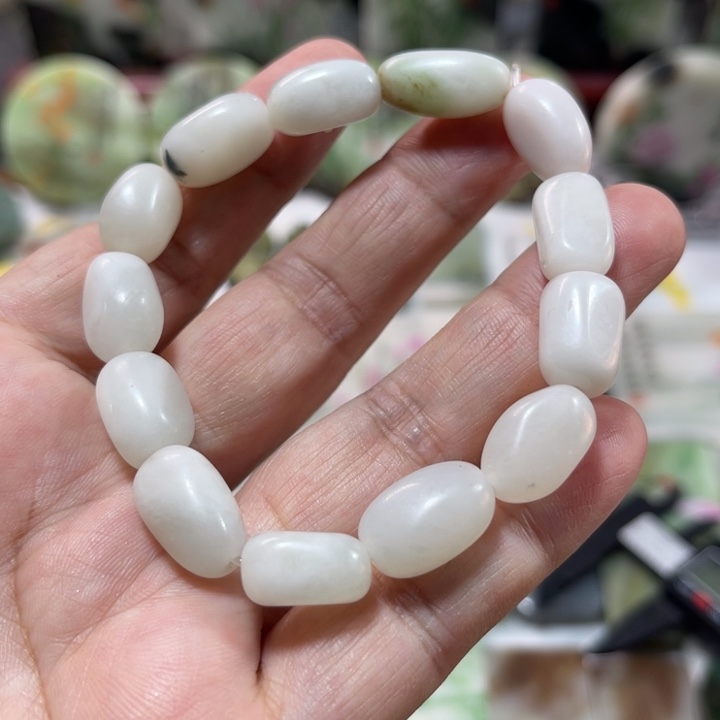 独山玉未镶嵌颈饰