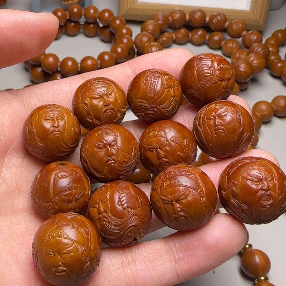 橄榄核吊坠义薄云天