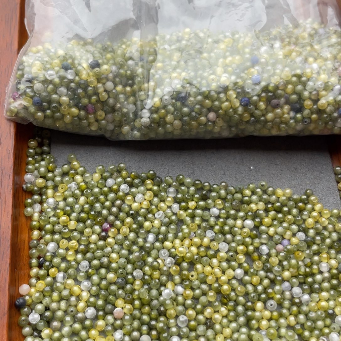 大***能玛瑙/玉髓未镶嵌珠宝半成品锆石橄榄色打包卡2