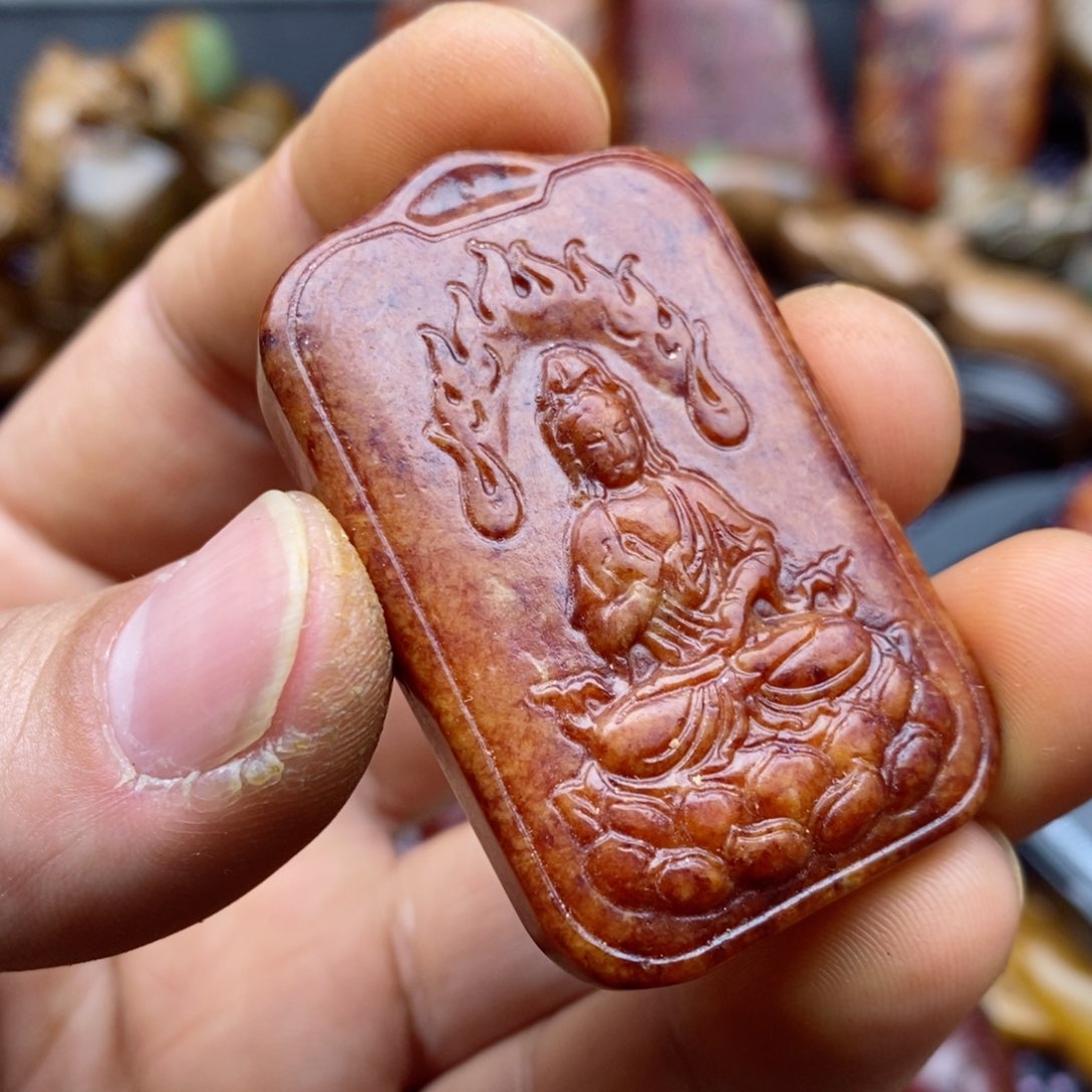 蛇纹石玉颈饰足银镀金镶嵌