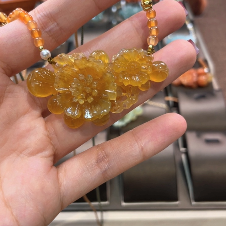 蛇纹石玉吊坠(赠链)未镶嵌