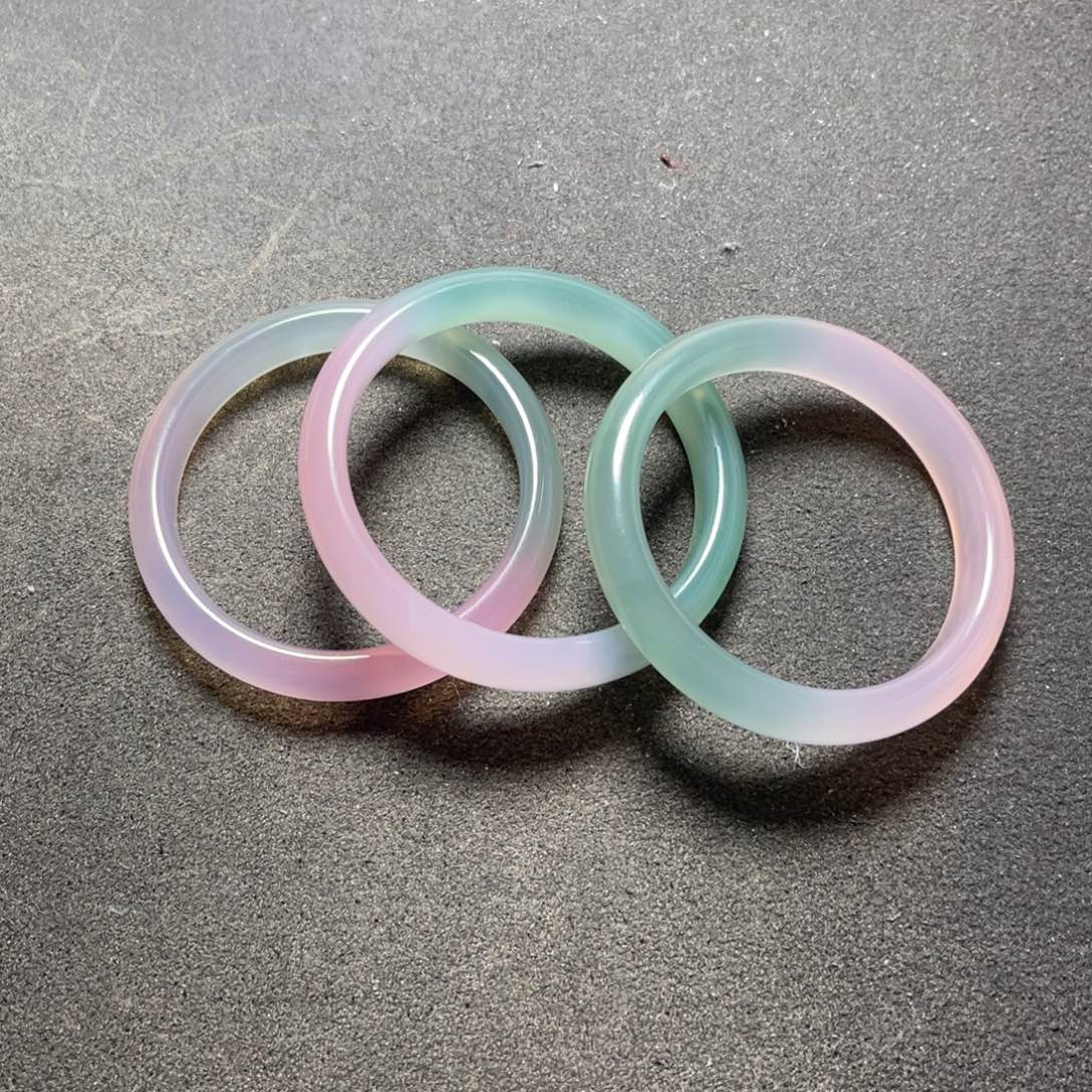 颈饰未镶嵌石英质玉健****泉