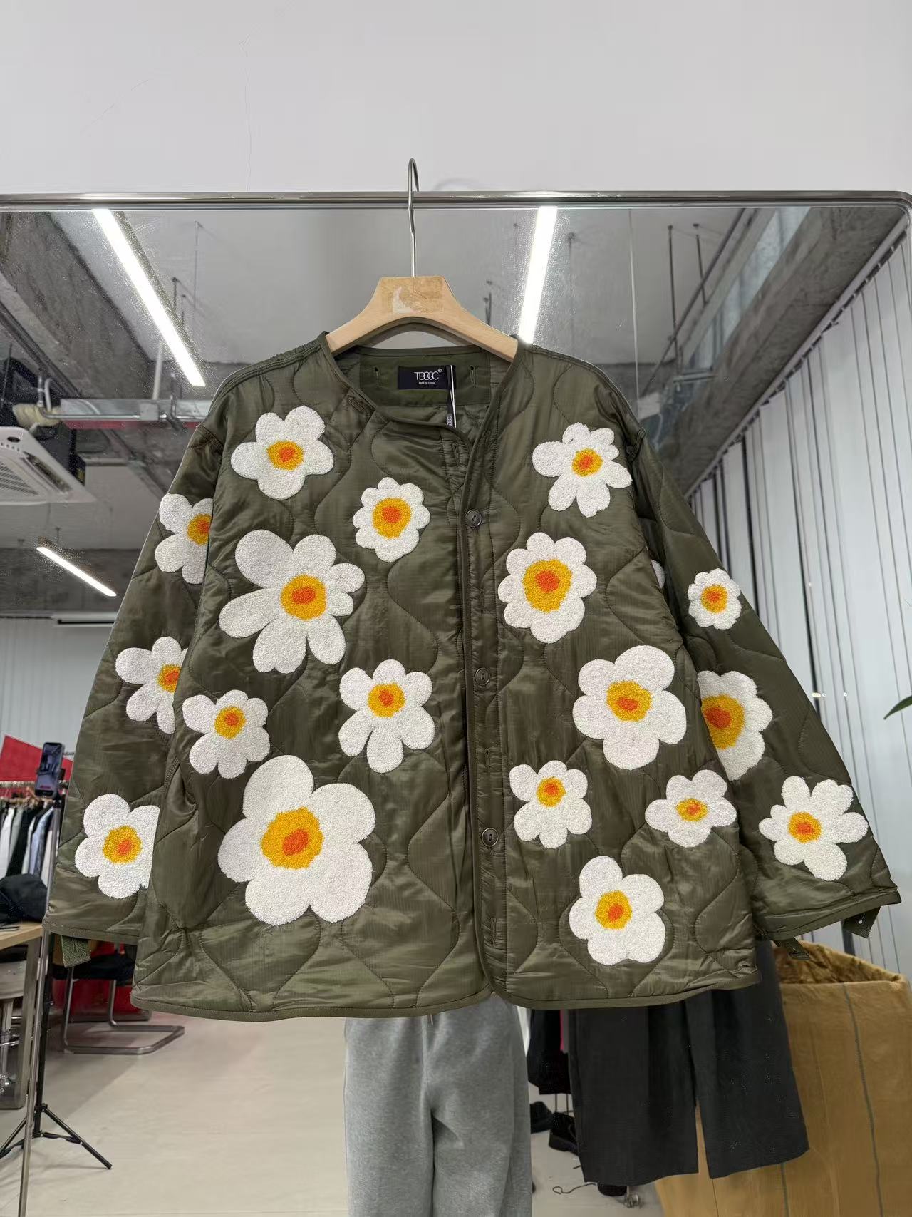 KB99085 夹棉小花刺绣设计感夹克外套