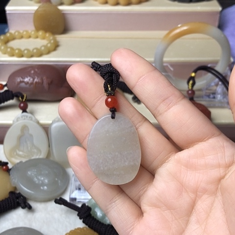 石英质玉未镶嵌颈饰