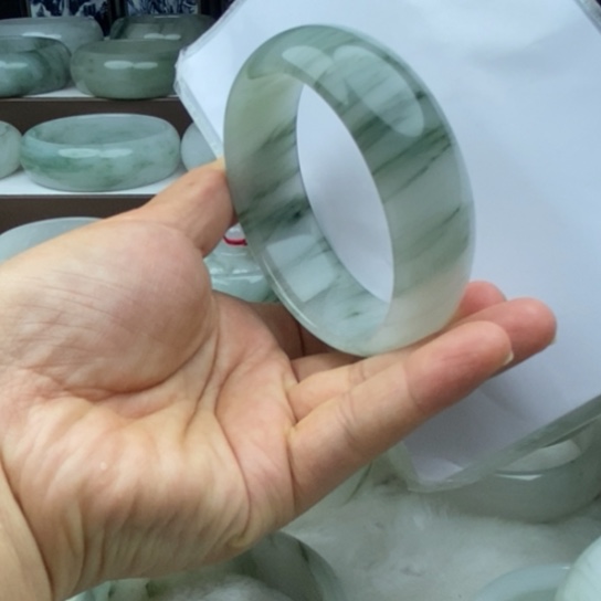 石英质玉（金丝玉）手镯未镶嵌
