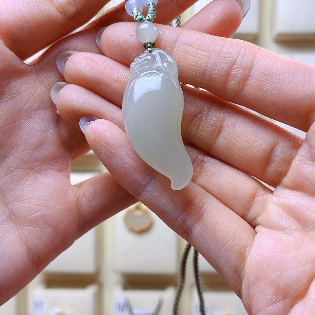 和田玉吊坠(赠链)未镶嵌宗*