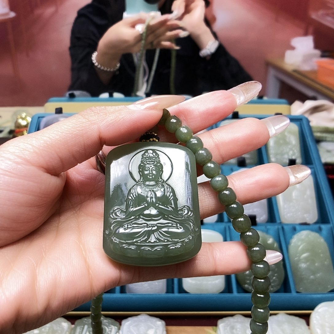 和田玉颈饰未镶嵌梦**望