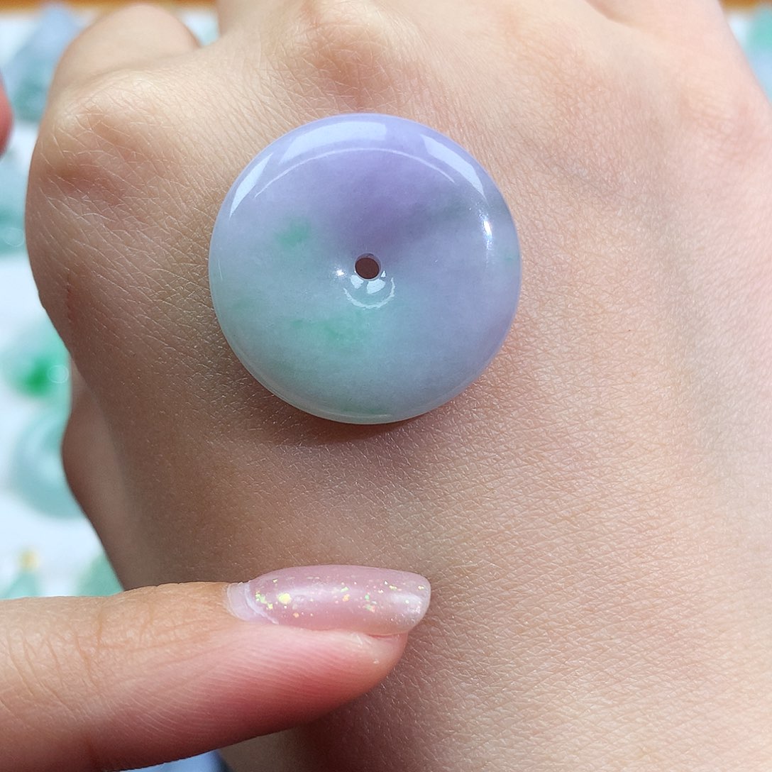 翡翠颈饰未镶嵌爱***?平安扣