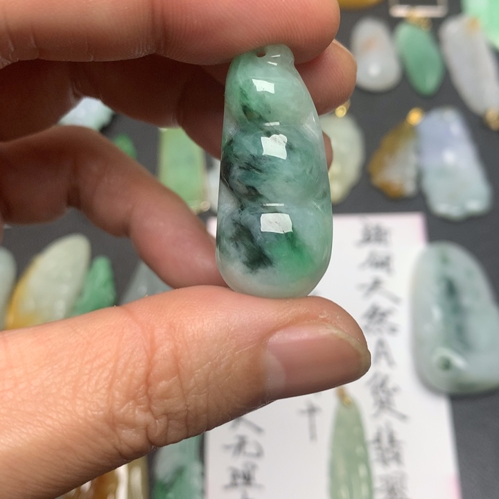 翡翠未镶嵌颈饰天然A货翡翠