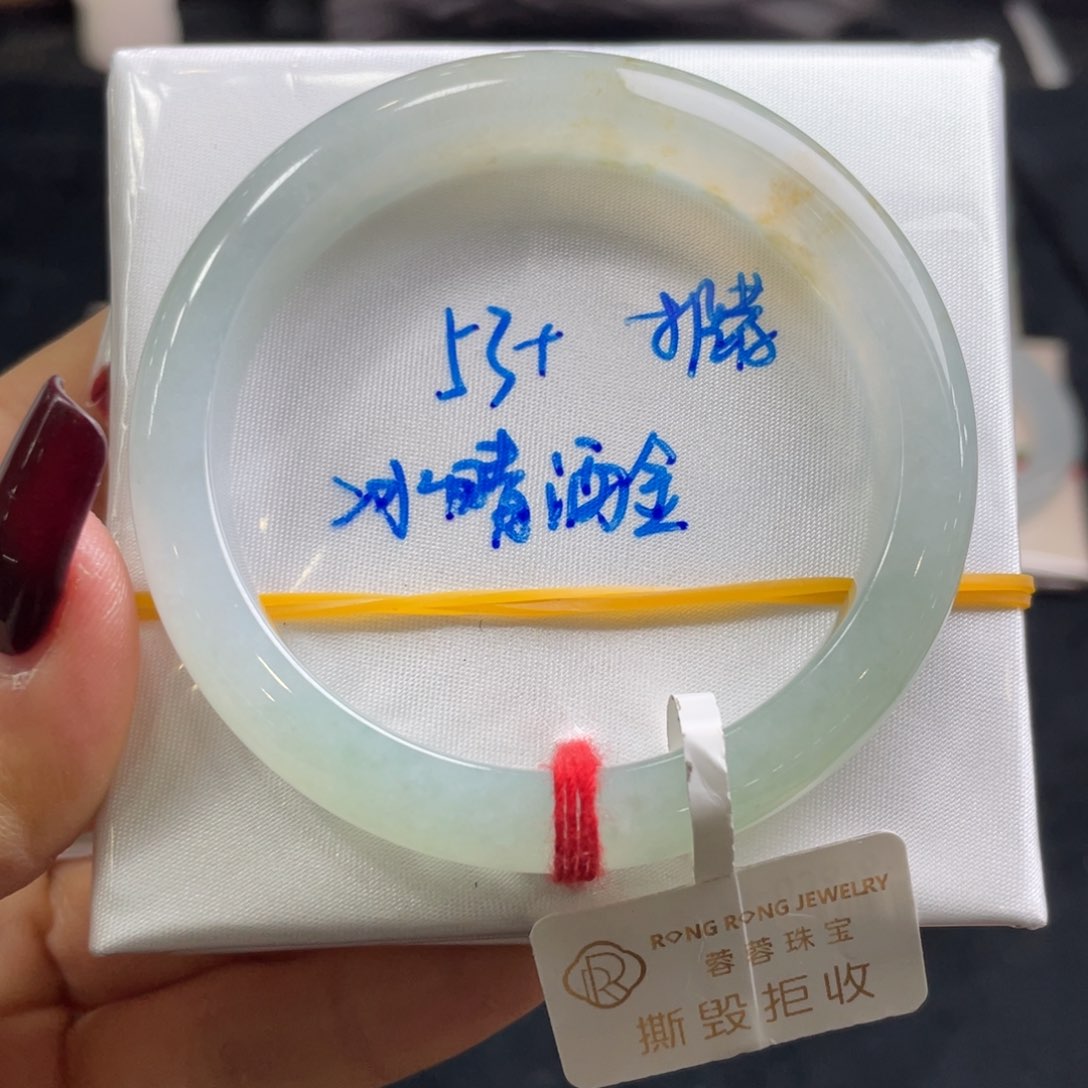 翡翠手镯未镶嵌翡翠手镯