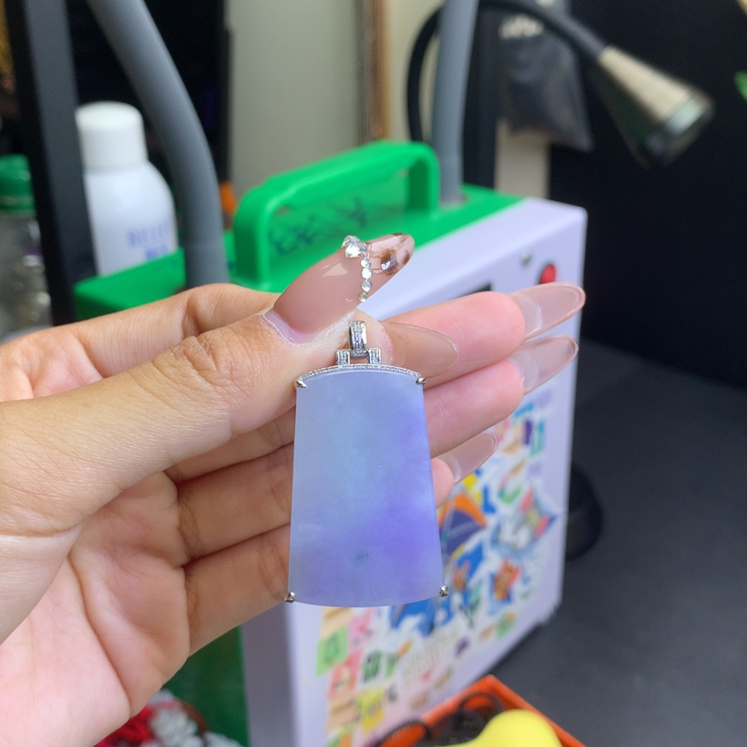 玉***姐翡翠18K金镶嵌颈饰
