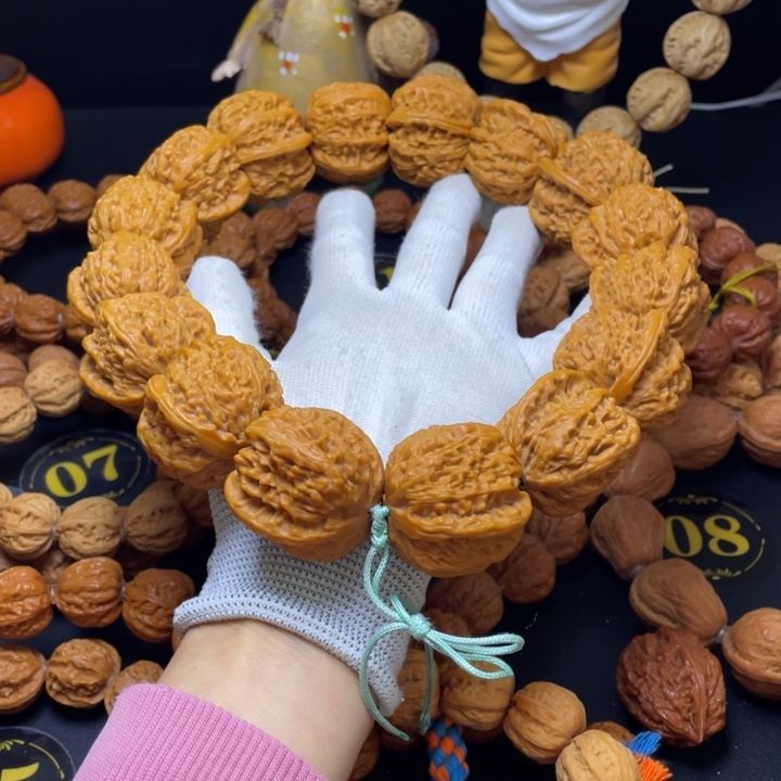 文玩核桃手串白狮子