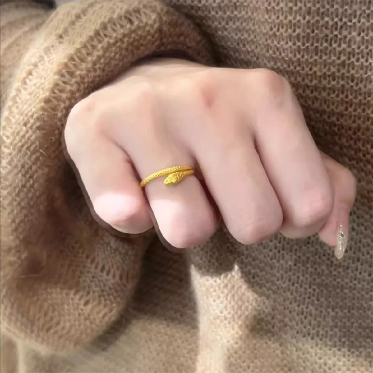 铜合金戒指 金色小灵蛇戒指女小众高级感蛇形指环蛇年本命年礼物 