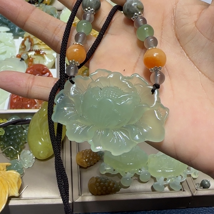 蛇纹石玉吊坠未镶嵌