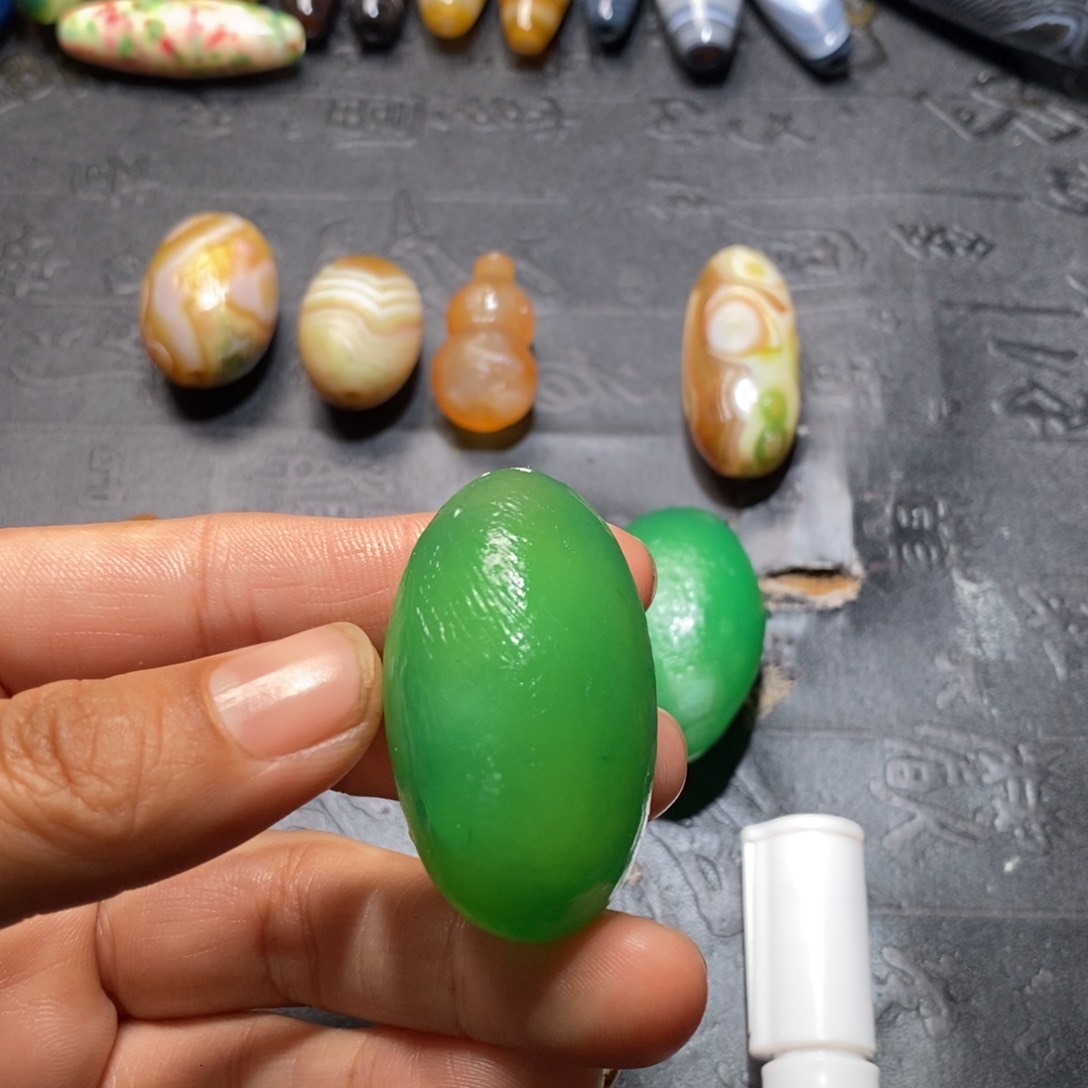 颈饰未镶嵌石英质玉老*童