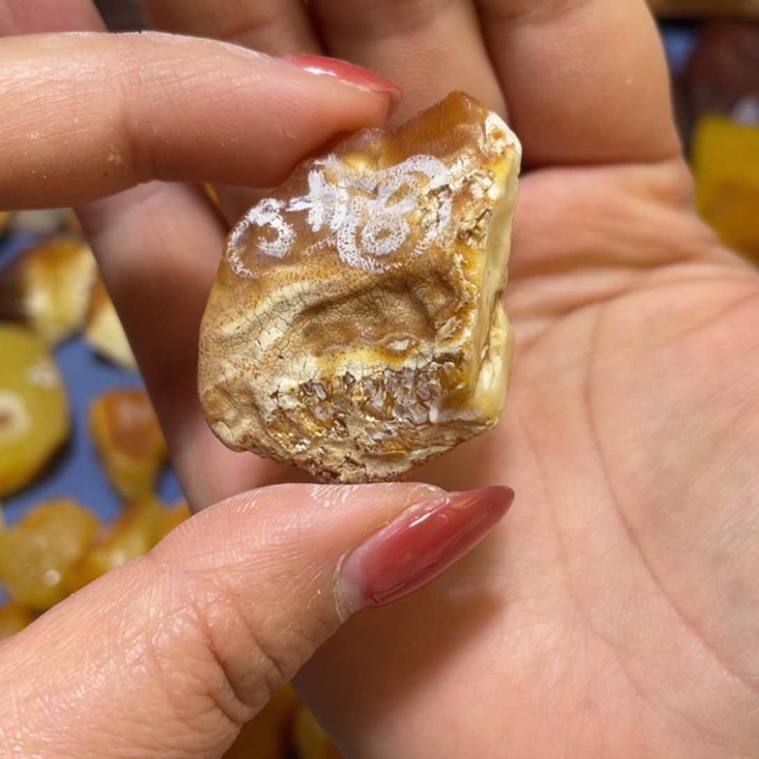 定制琥珀未镶嵌名***短原石