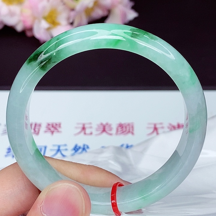 翡翠手镯未镶嵌56圈口