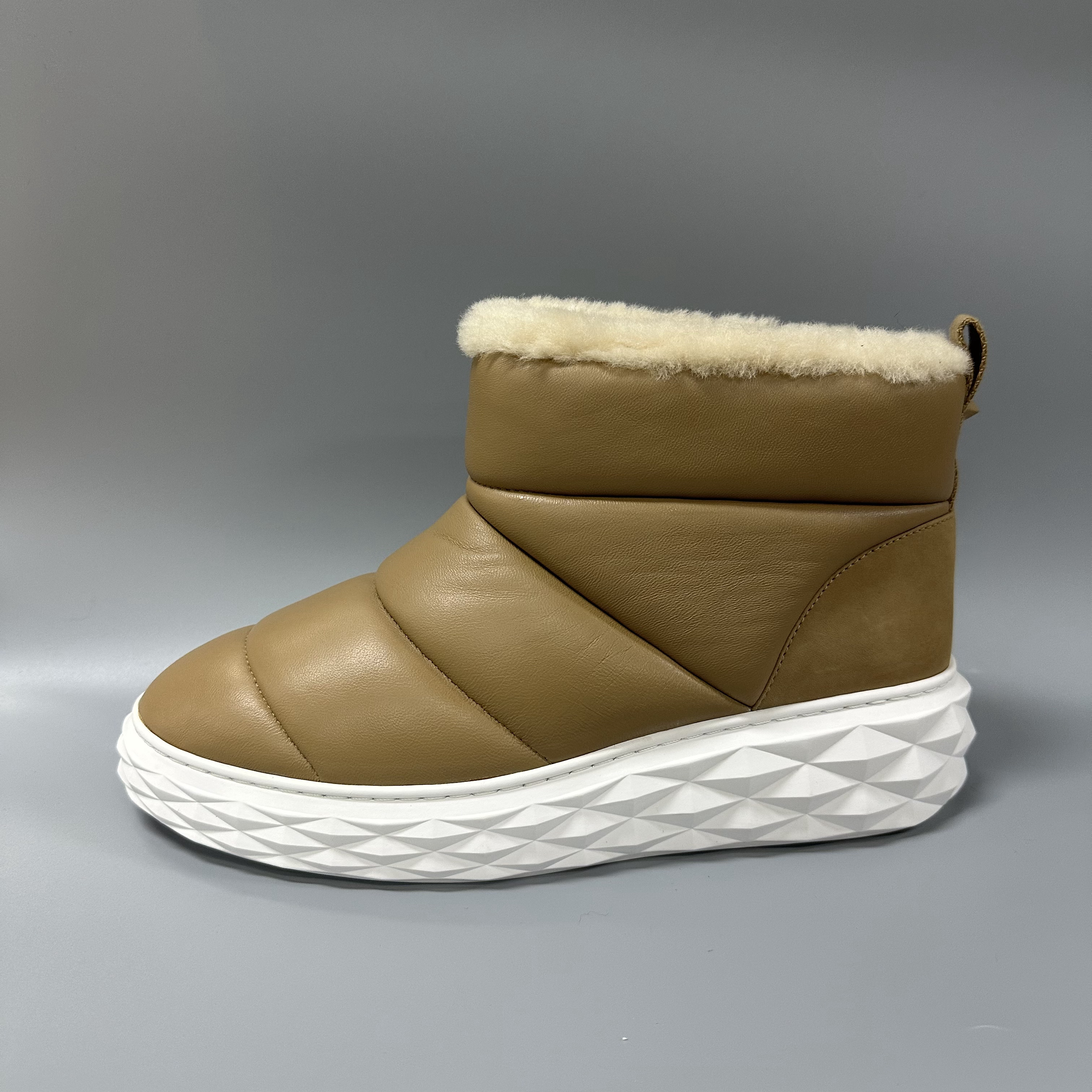 JIMMY CHOO/吉米周 J122 棕色素面靴 时尚百搭