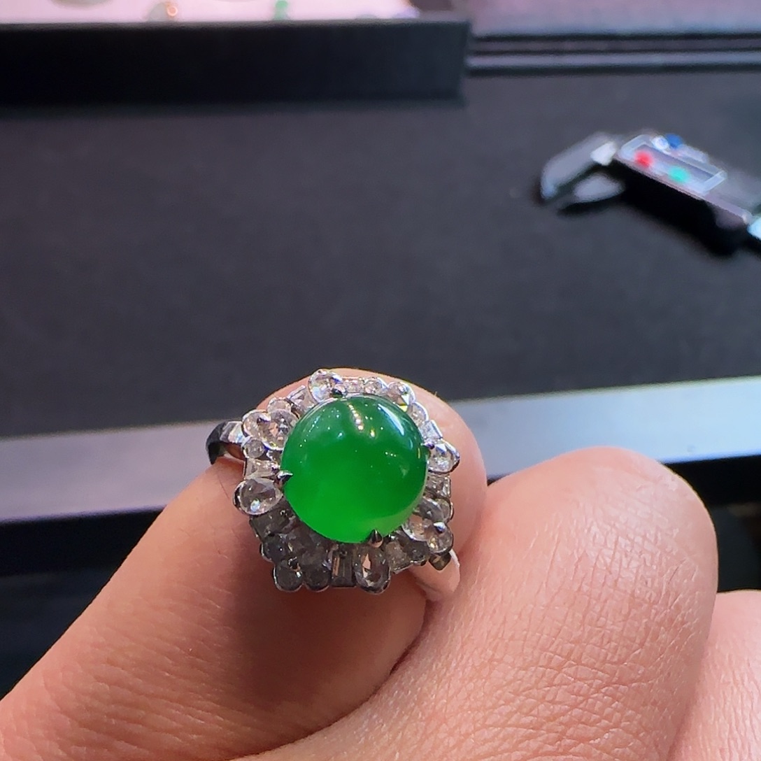 翡翠18K金镶嵌戒指