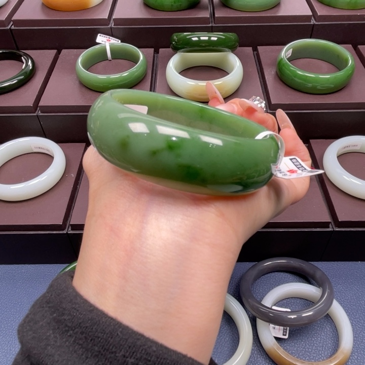 和田玉未镶嵌手镯