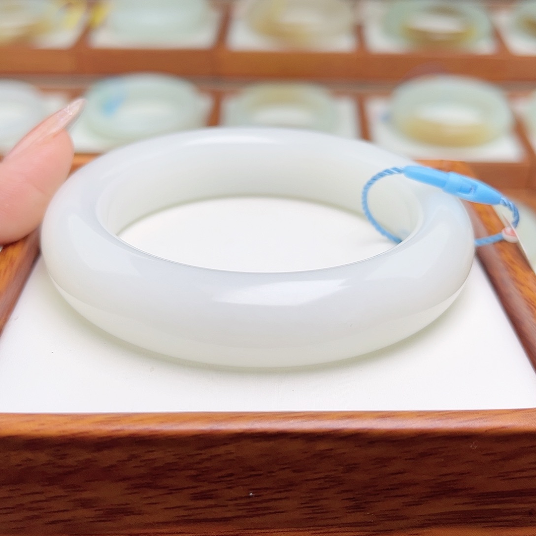 和田玉手镯未镶嵌58.3