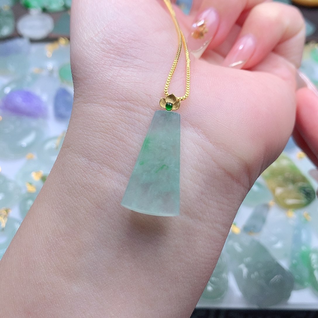 翡翠颈饰未镶嵌翡翠