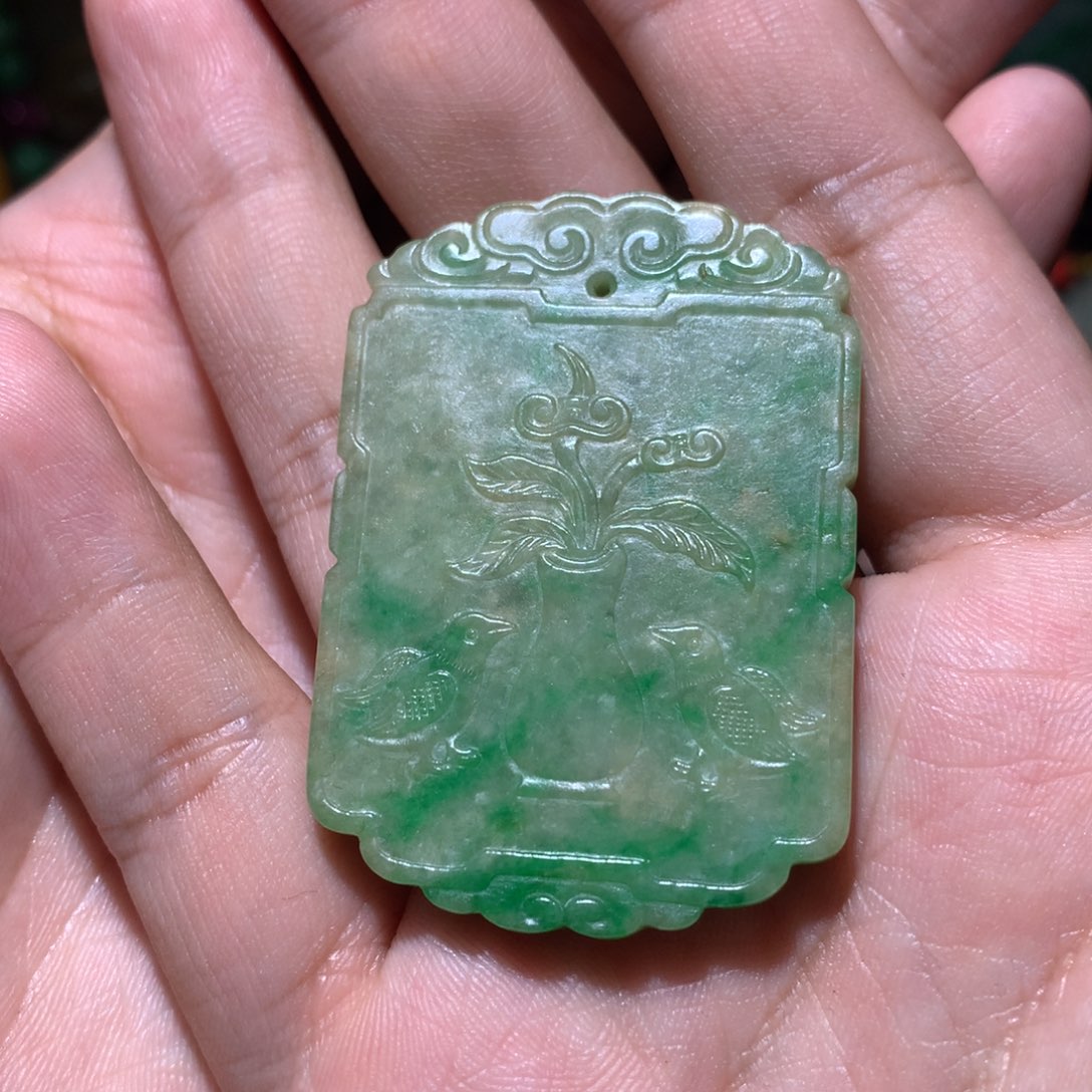 翡翠挂件未镶嵌伍*