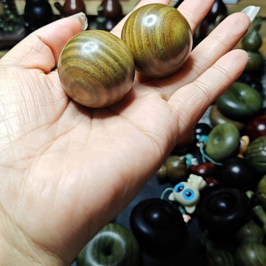 文***游香榧木。。。。。。。。。绿檀3.5