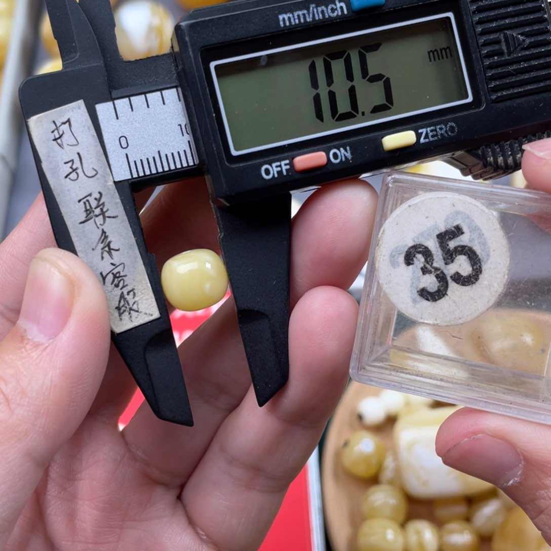 蜜蜡珠宝奇石未镶嵌