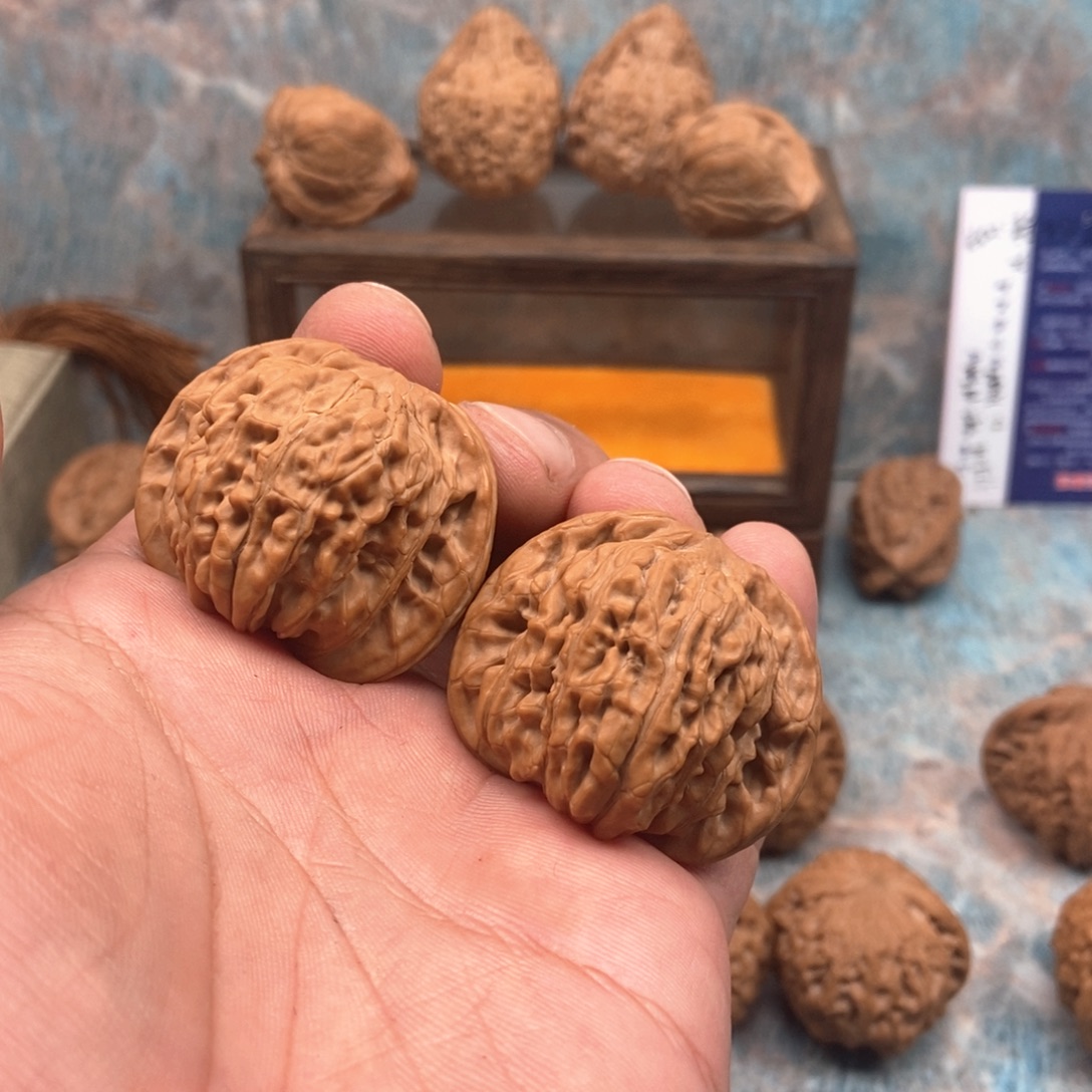 东***者文玩核桃吊坠汉高楼