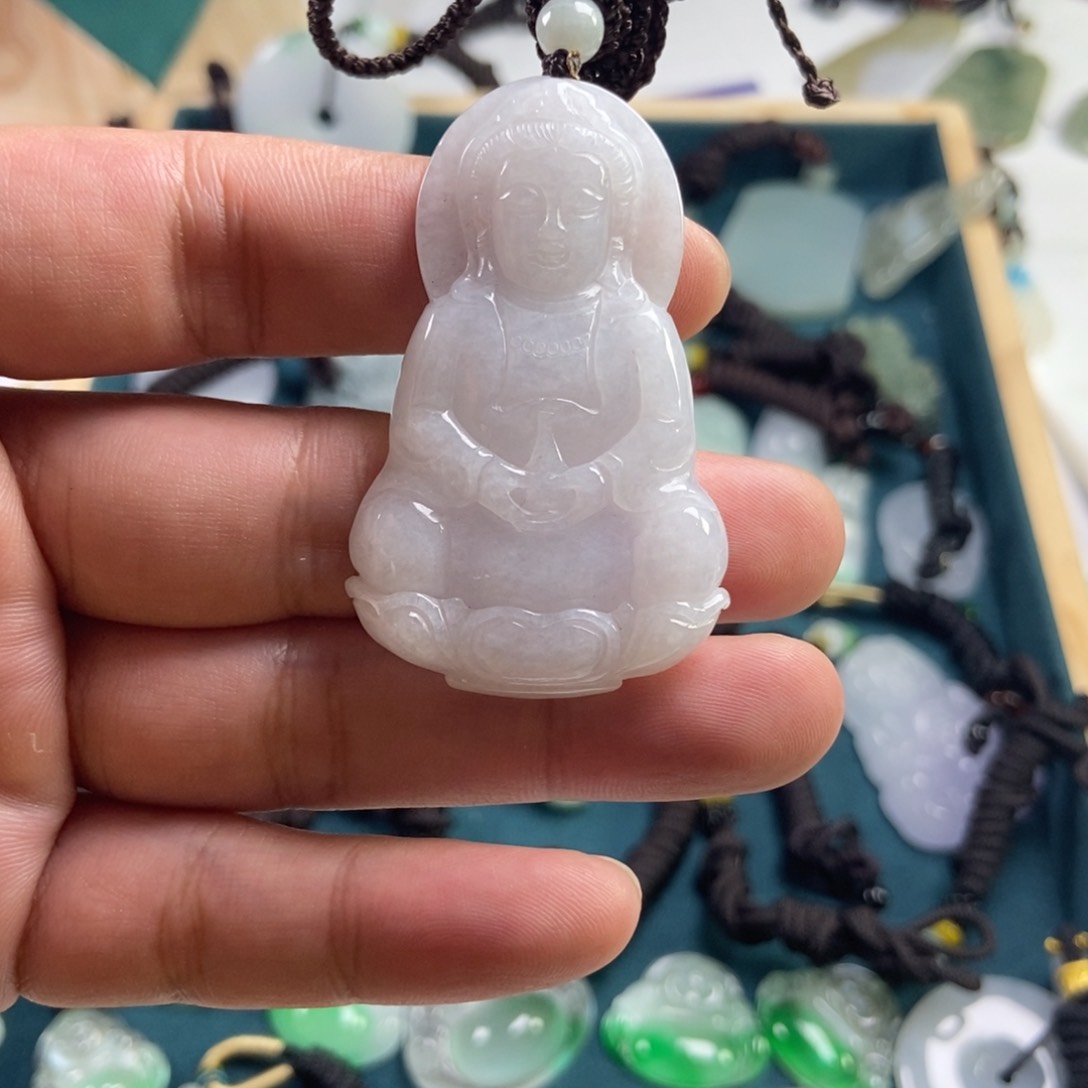 翡翠未镶嵌颈饰观音