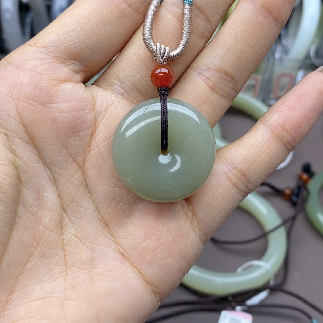 和田玉吊坠(不含链)未镶嵌柿**意