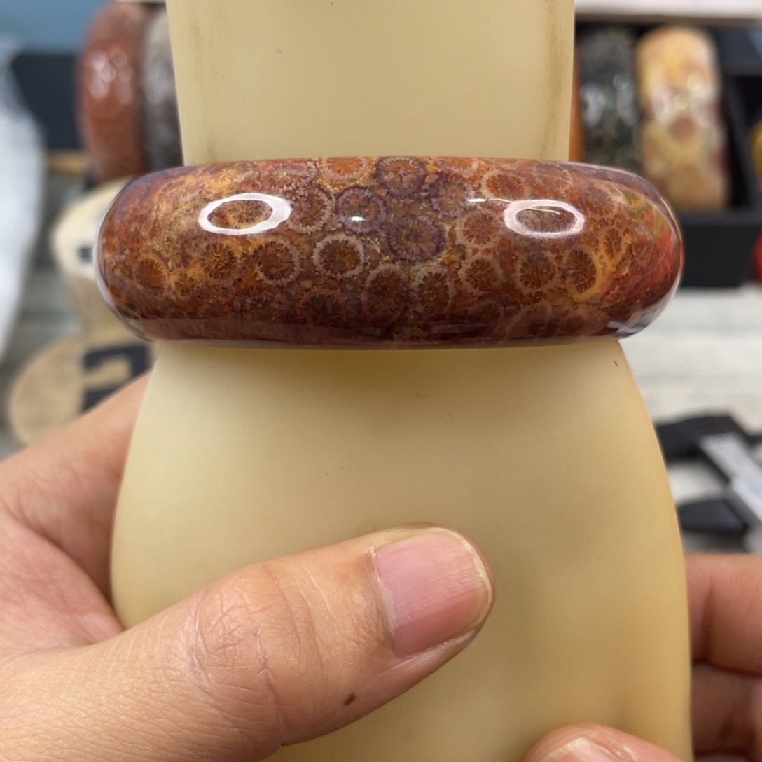 未镶嵌手镯硅化玉