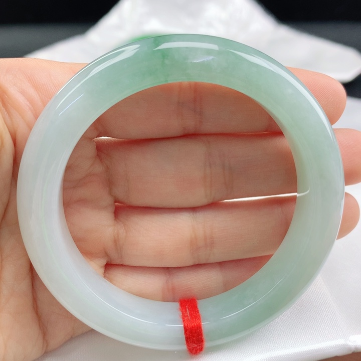 翡翠手镯未镶嵌飘花54