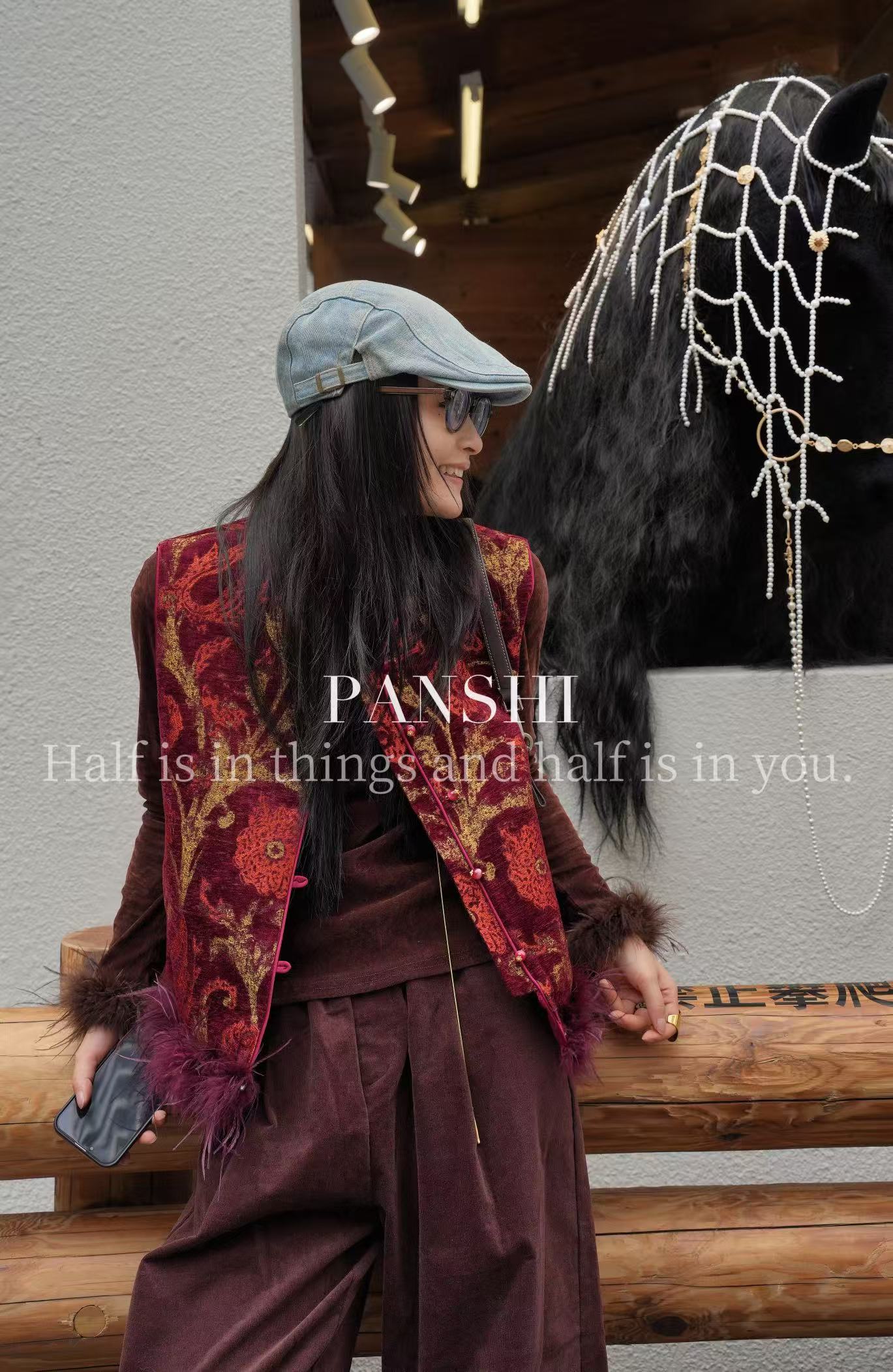 PANSHI原创高级感轻奢复古圆领鎏金植绒提花拼接驼鸟毛马甲秋冬