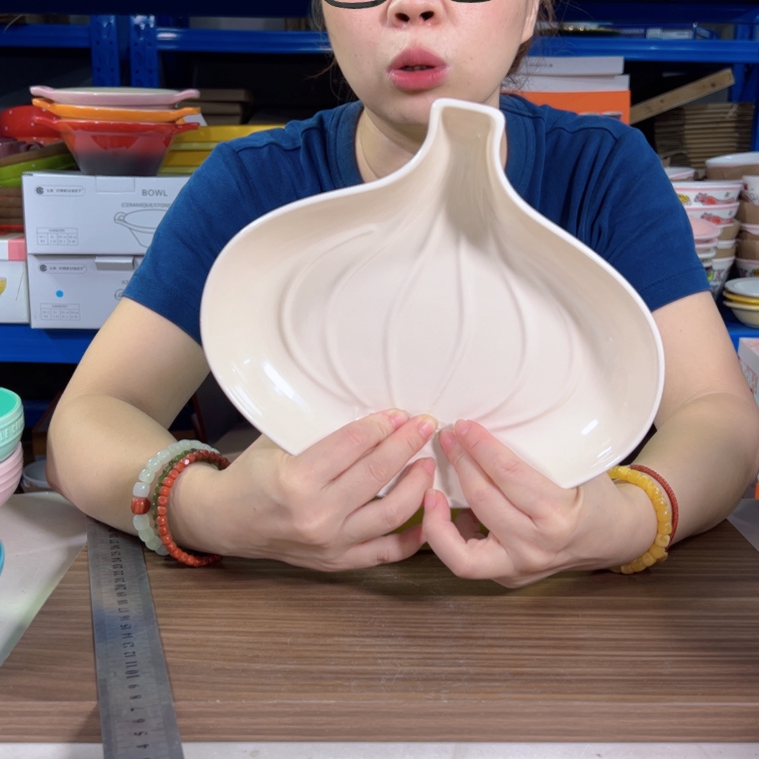 陶瓷米白洋葱深盘