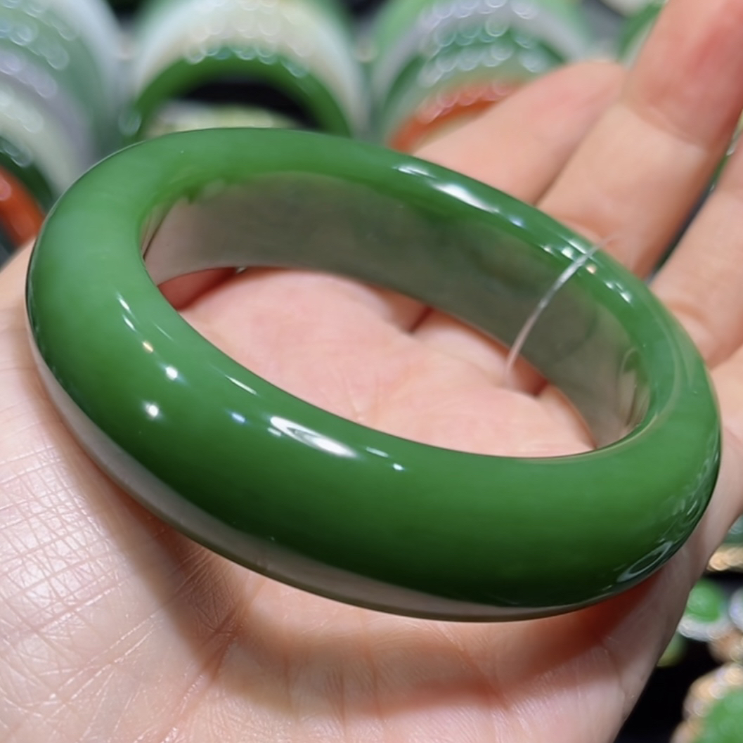 和田玉俄料碧玉老料辣阳绿手镯53-54圈口（宽版）