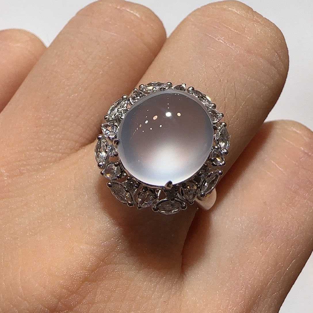 翡翠18K金镶嵌戒指蛋面