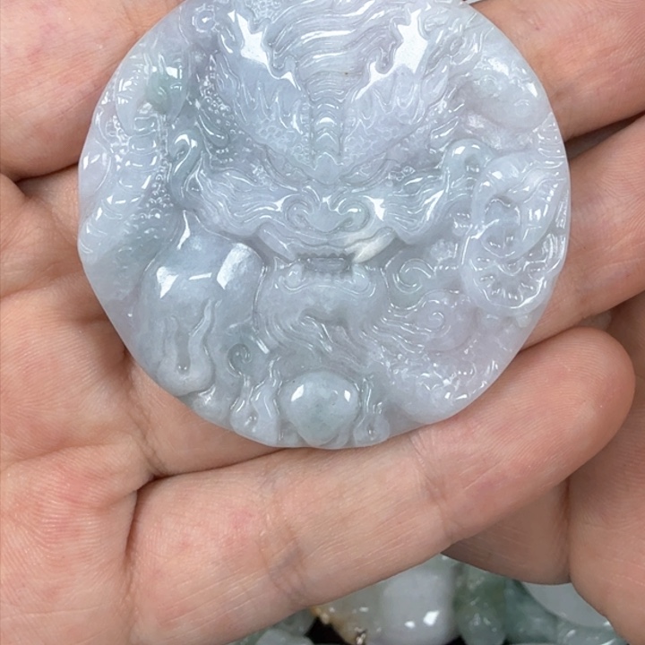 翡翠挂件未镶嵌翡翠